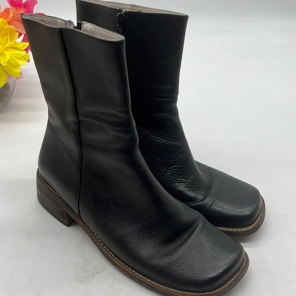 Paulina Chardo Black Leather Shin High Heeled Boots made in Mexico. BAB2156F